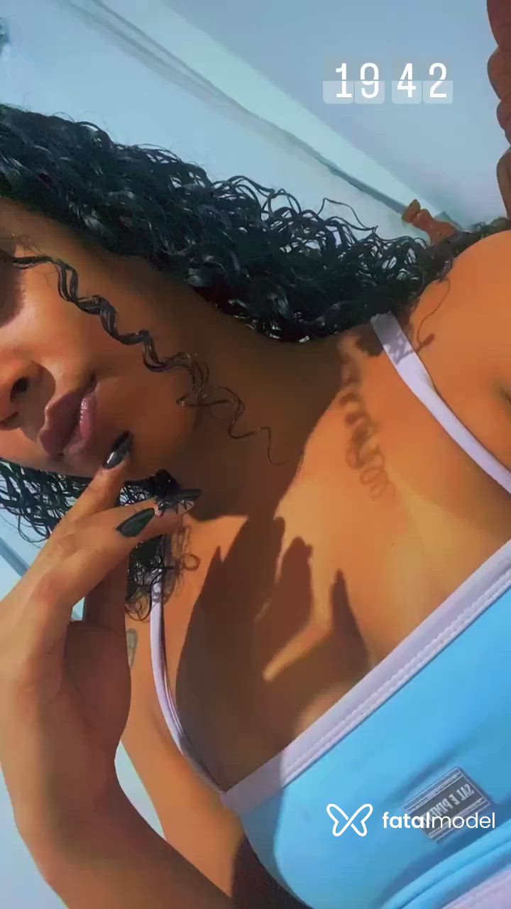 Acompanhante mulher morena (o) de olhos castanhos - Mirelinha