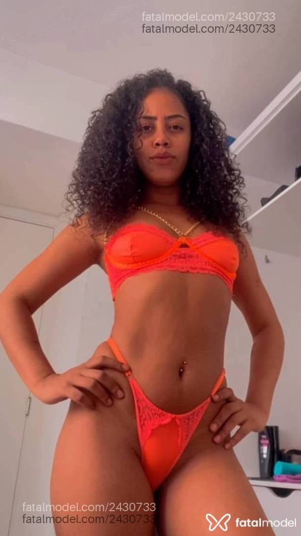 Acompanhante mulher morena (o) de olhos castanhos - Mirelinha