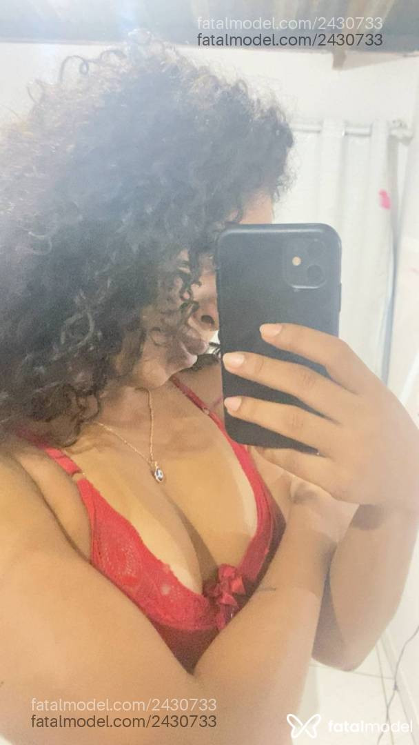 Acompanhante mulher morena (o) de olhos castanhos em Simões Filho Acompanhante mulher morena (o) de olhos castanhos em Simões Filho - Mirelinha