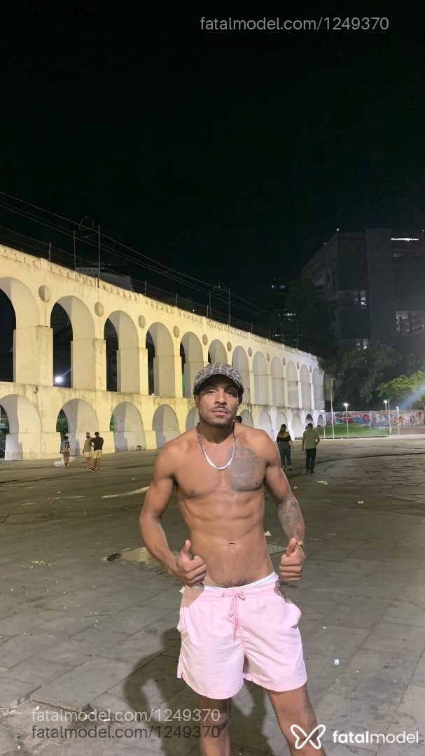 Acompanhante homem morena (o) de olhos pretos em Divinópolis Acompanhante homem morena (o) de olhos pretos em Divinópolis - Vitor