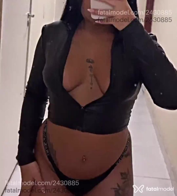 Acompanhante mulher morena (o) de olhos castanhos - Karol Martinelli