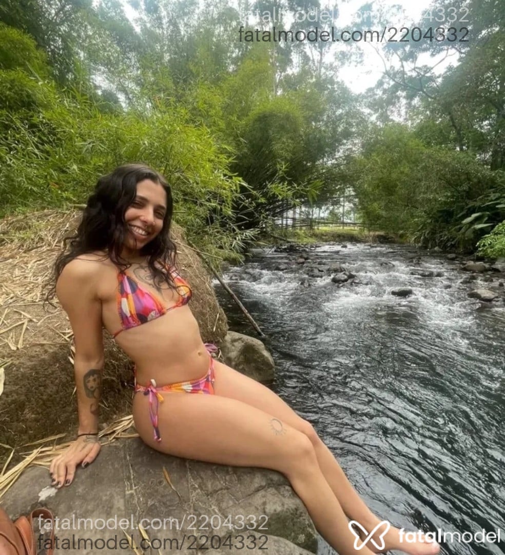 Acompanhante mulher com cabelo castanho de olhos castanhos em Virtual - Vitória Gabriela