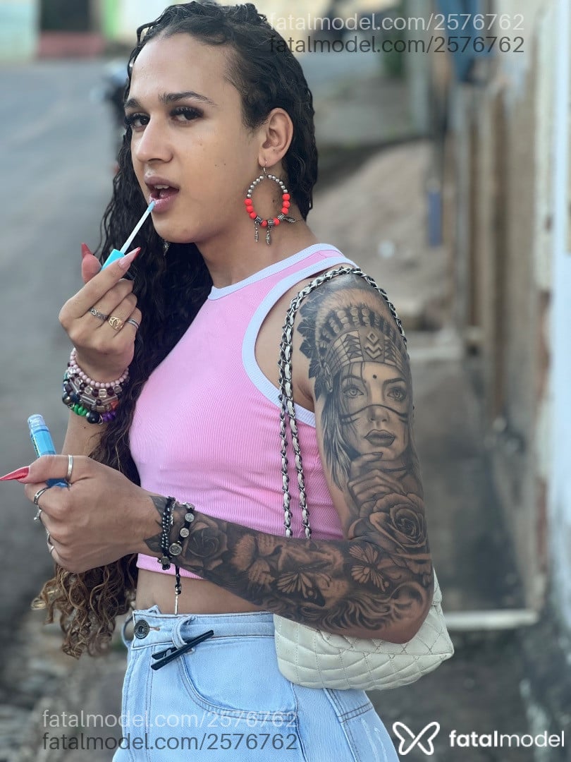 Acompanhante mulher trans com cabelo castanho de olhos castanhos em Ponte Nova - Mirella Buccman