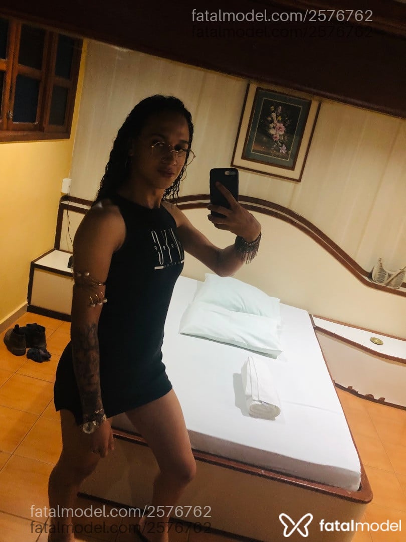 Acompanhante mulher trans com cabelo castanho de olhos castanhos em Ponte Nova - Mirella Buccman