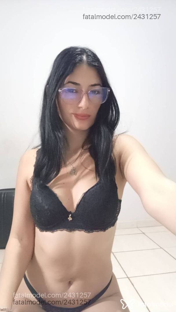 Acompanhante mulher morena (o) de olhos castanhos - Larissa Gouvêia