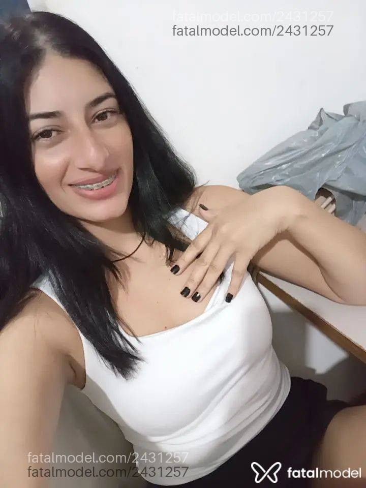 Acompanhante mulher morena (o) de olhos castanhos - Larissa Gouvêia