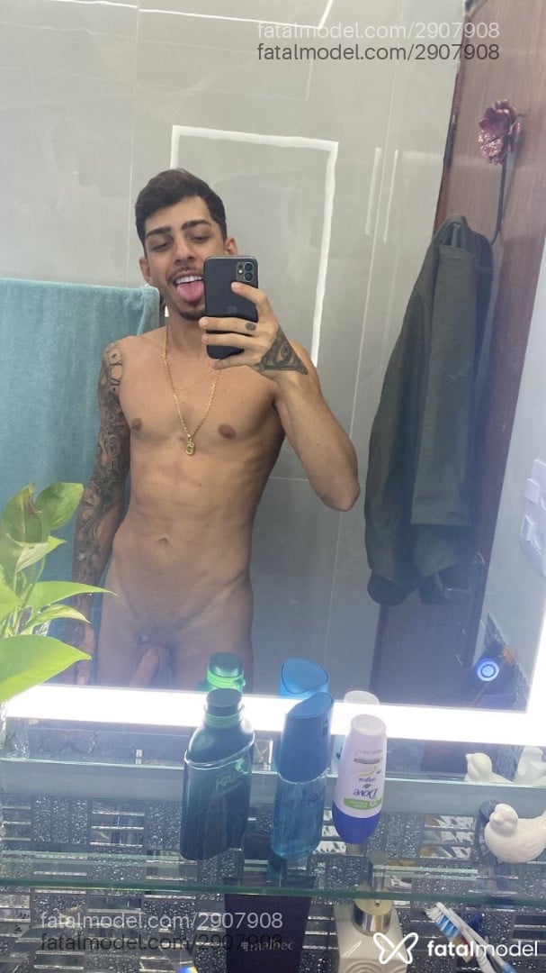 Acompanhante homem com cabelo castanho de olhos castanhos em Praia Grande - Victor