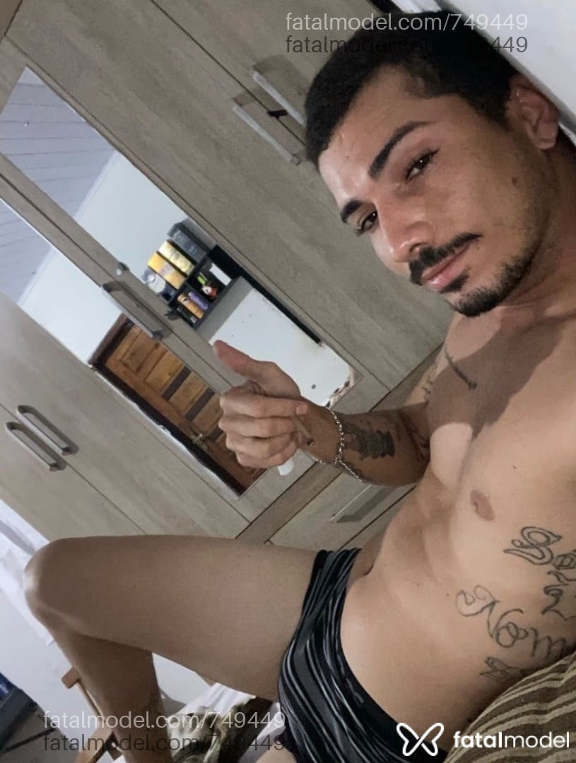 Acompanhante homem com cabelo castanho de olhos castanhos em Sinop - Enzo Valentim