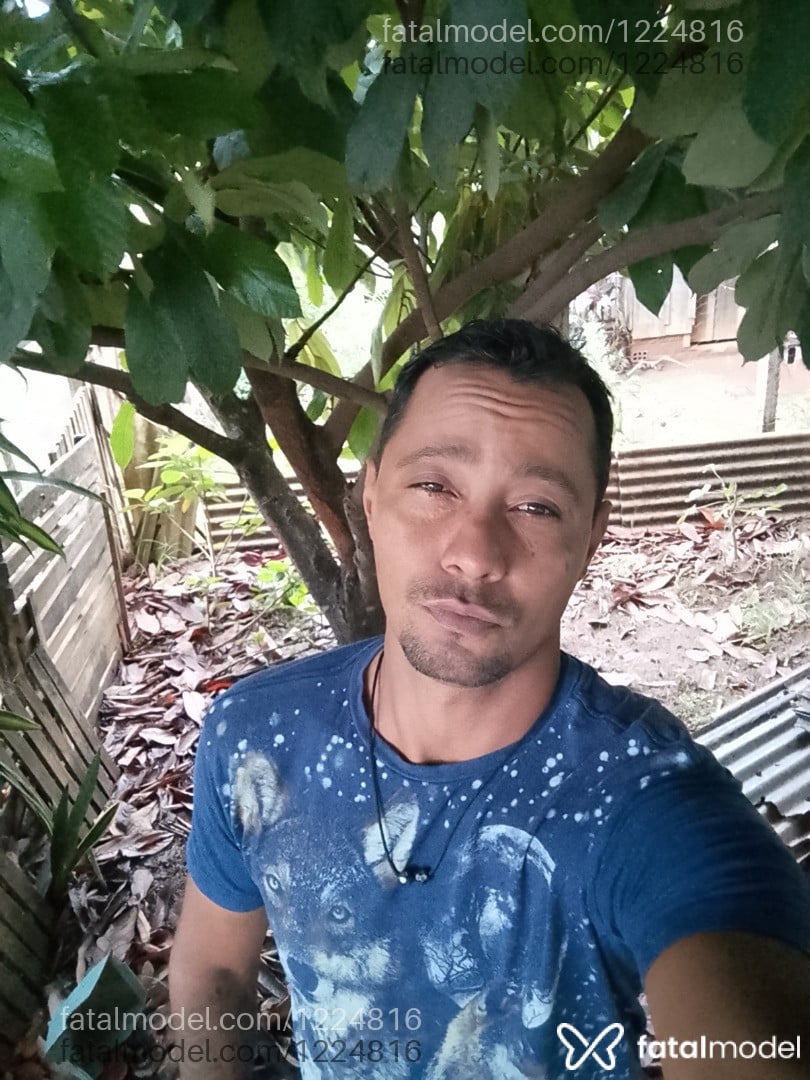 Acompanhante homem morena (o) de olhos mel em Cerejeiras - Wellington