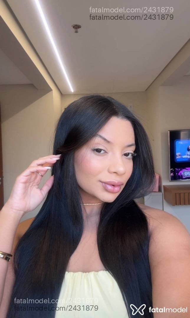 Acompanhante mulher com cabelo castanho de olhos pretos - Julia