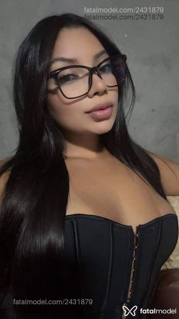 Acompanhante mulher com cabelo castanho de olhos pretos - Julia