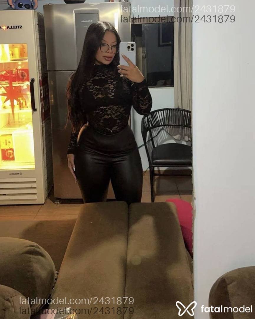 Acompanhante mulher com cabelo castanho de olhos pretos - Julia Acompanhante mulher com cabelo castanho de olhos pretos - Julia