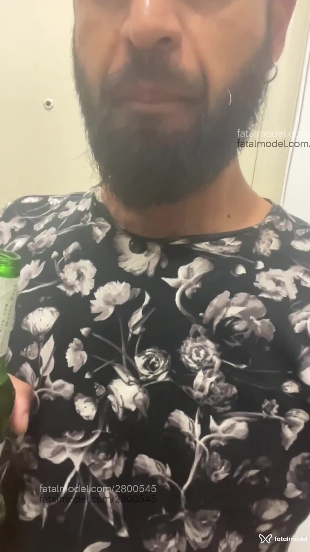 Acompanhante homem morena (o) de olhos pretos - Peludinho Cb Acompanhante homem morena (o) de olhos pretos - Peludinho Cb