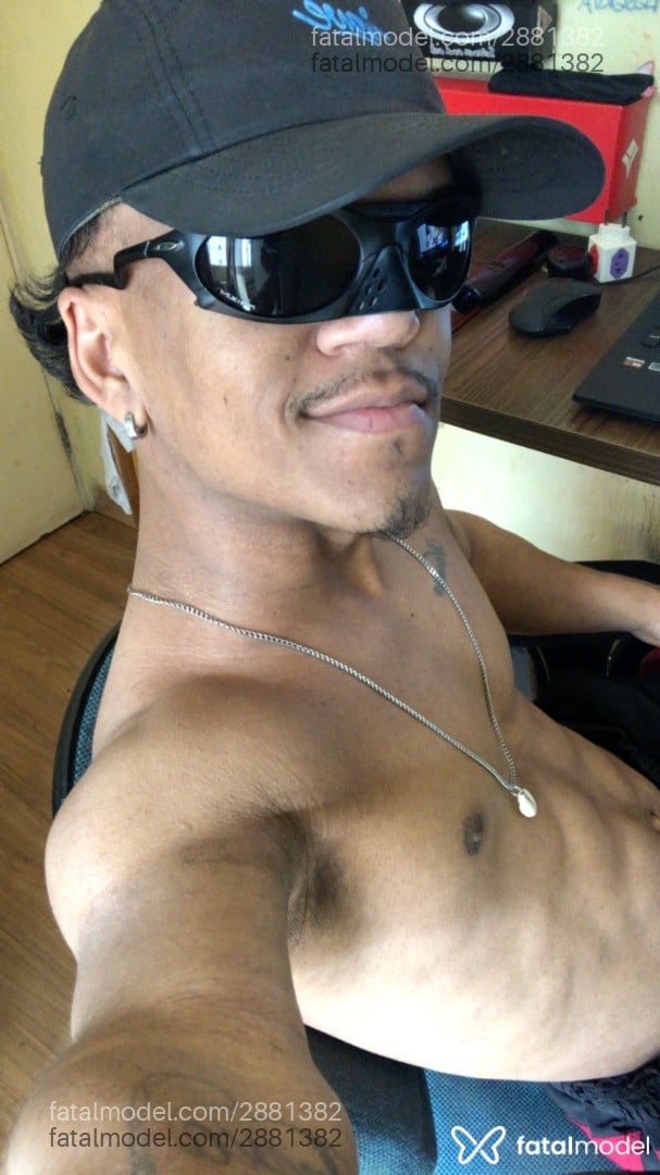 Acompanhante homem morena (o) de olhos pretos em Virtual Acompanhante homem morena (o) de olhos pretos em Virtual - Anaozinho