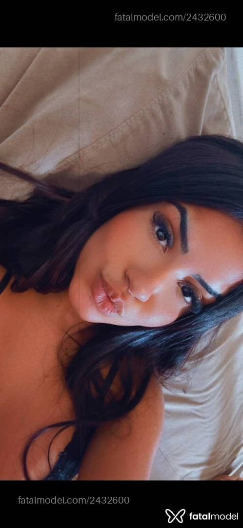 Acompanhante mulher morena (o) de olhos pretos - Liz Castro
