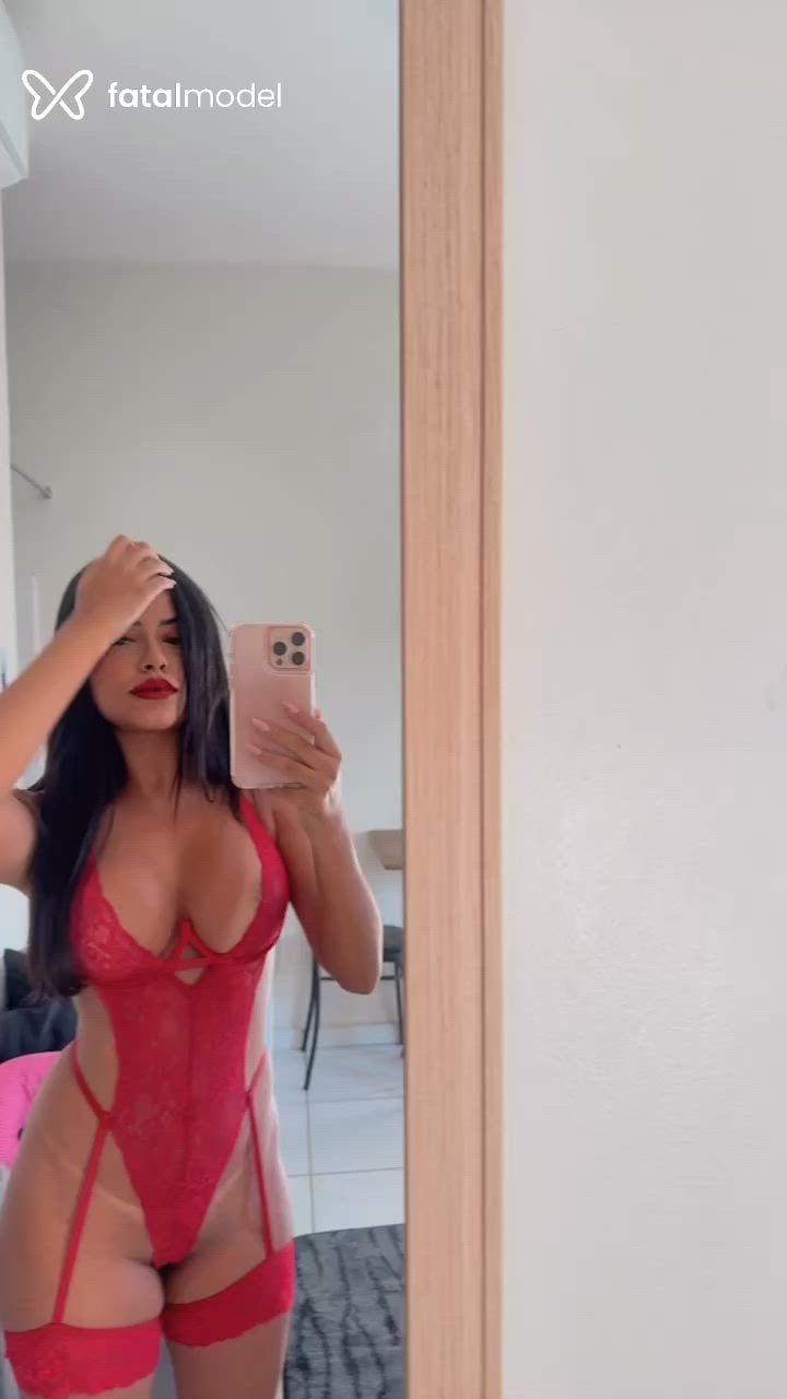 Acompanhante mulher morena (o) de olhos pretos - Liz Castro