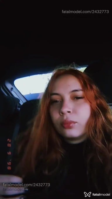 Acompanhante mulher morena (o) de olhos verdes - Babih