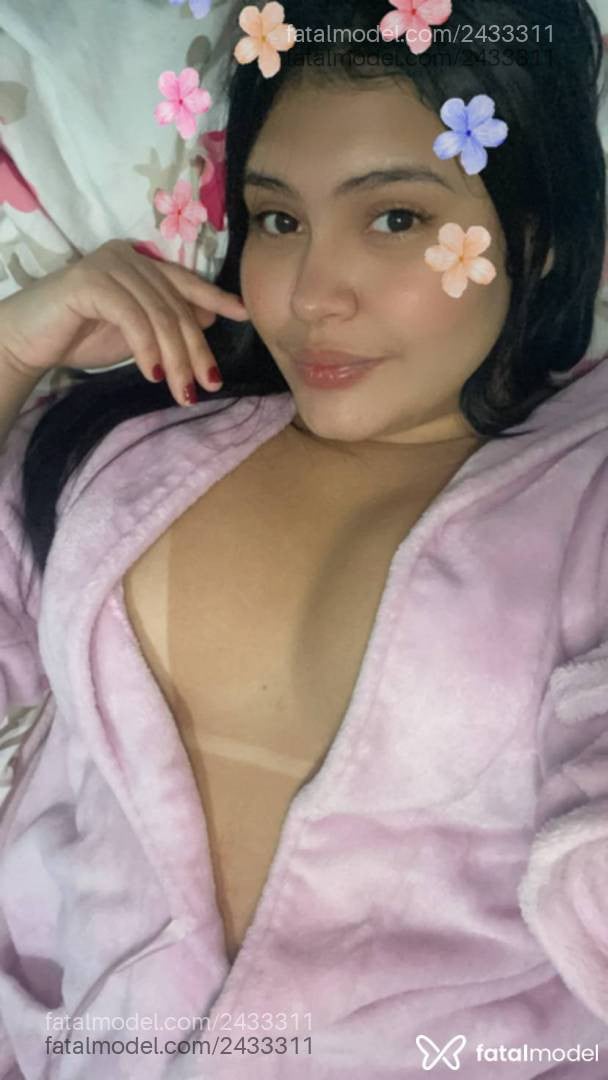 Acompanhante mulher morena (o) de olhos castanhos - Dafine Acompanhante mulher morena (o) de olhos castanhos - Dafine