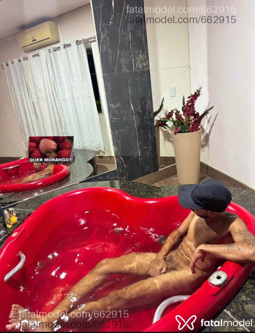 Acompanhante homem morena (o) de olhos castanhos em Volta Redonda - Putos Posturados