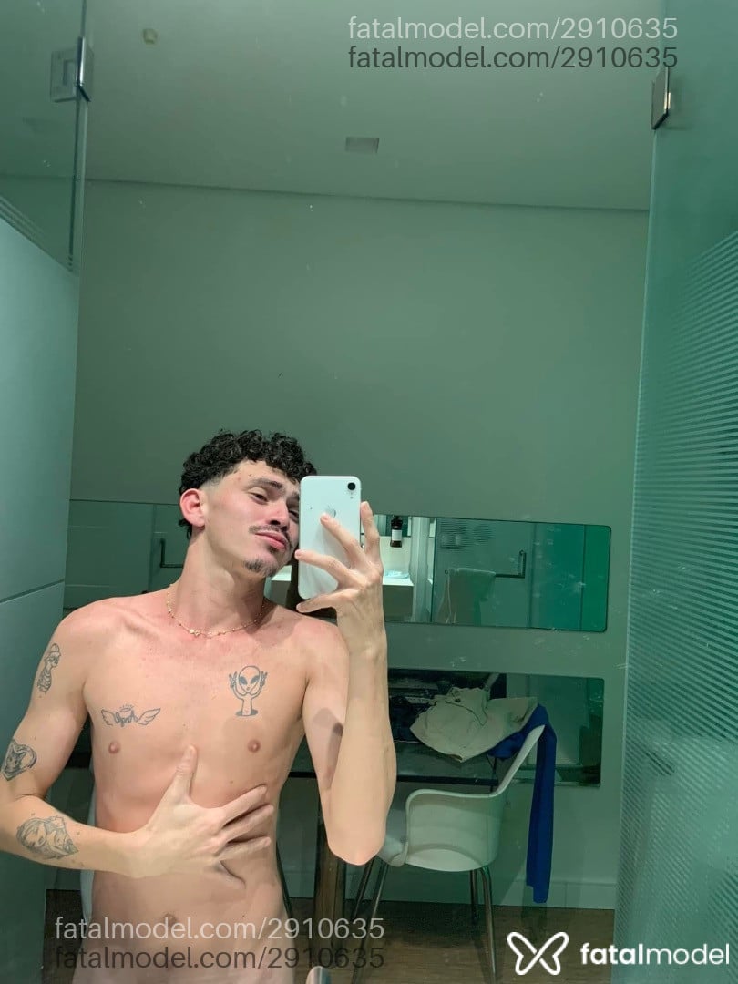 Acompanhante homem com cabelo castanho de olhos castanhos em São Paulo Acompanhante homem com cabelo castanho de olhos castanhos em São Paulo - Branquin