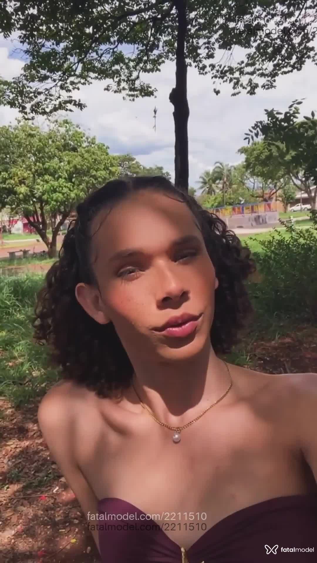 Acompanhante mulher trans com cabelo castanho de olhos castanhos em Ribeirão Preto - Sabrina Sabino