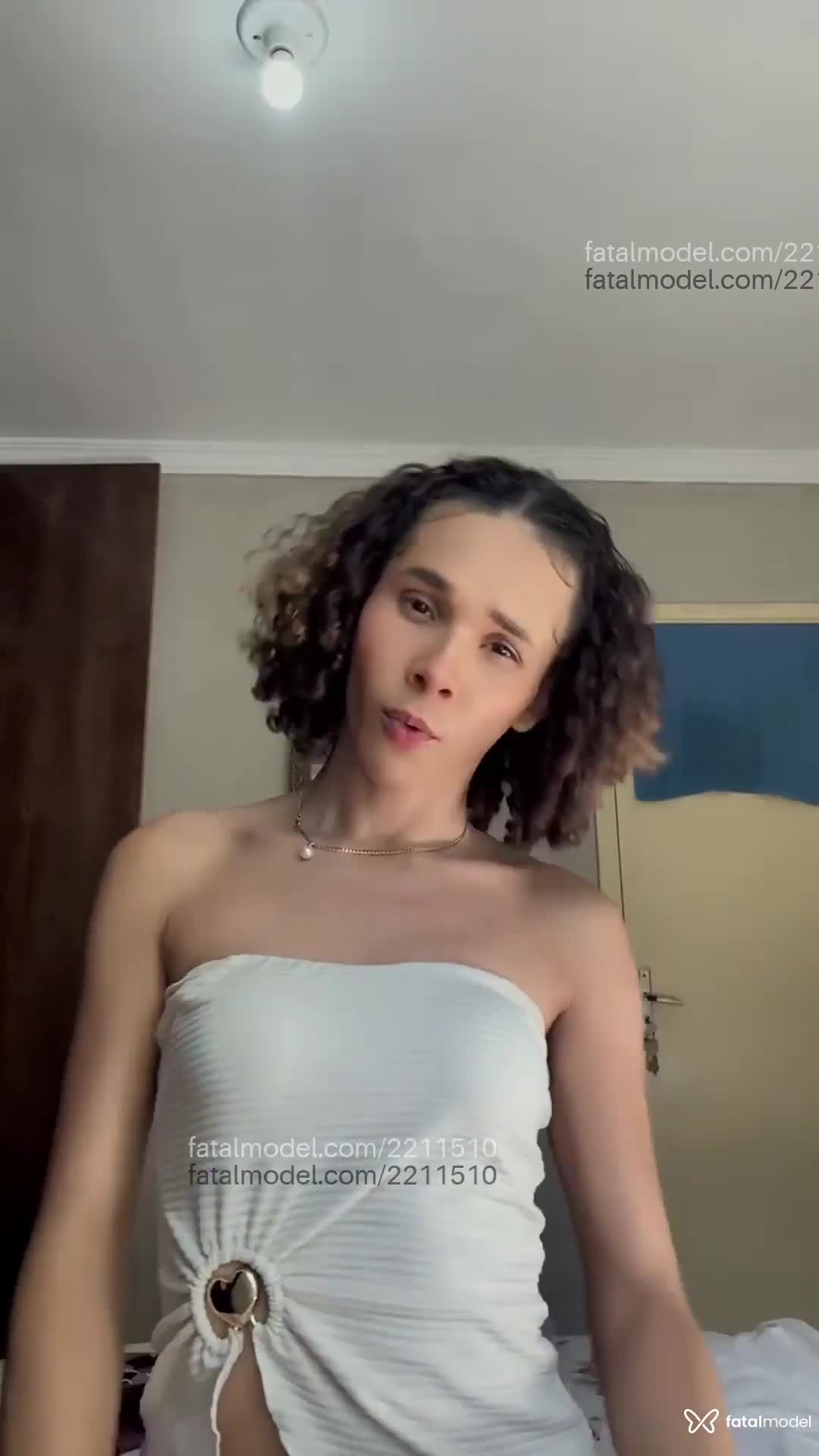 Acompanhante mulher trans com cabelo castanho de olhos castanhos em Ribeirão Preto - Sabrina Sabino