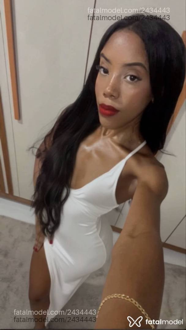 Acompanhante mulher morena (o) de olhos pretos - Malu