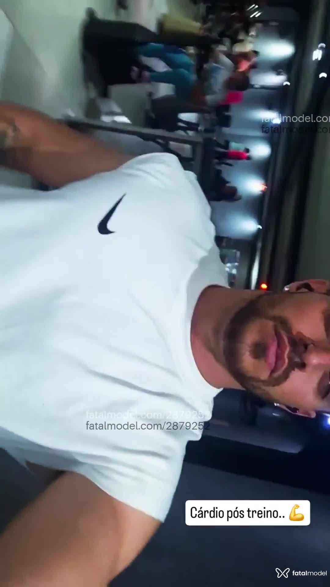 Acompanhante homem com cabelo castanho de olhos mel em Virtual - Bryan
