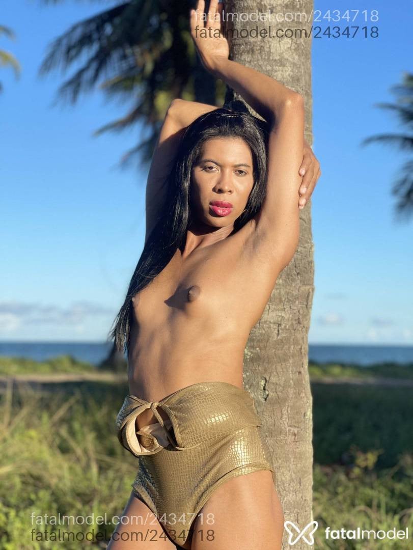 Acompanhante mulher trans com cabelo castanho de olhos castanhos em Recife Acompanhante mulher trans com cabelo castanho de olhos castanhos em Recife - Jeniffer