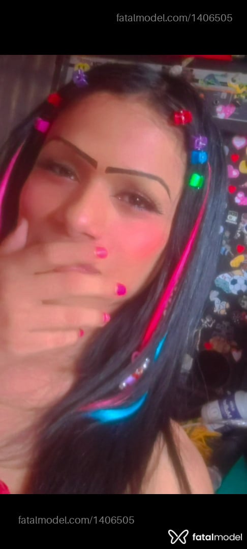 Acompanhante travesti morena (o) de olhos castanhos em Tailândia - Taina