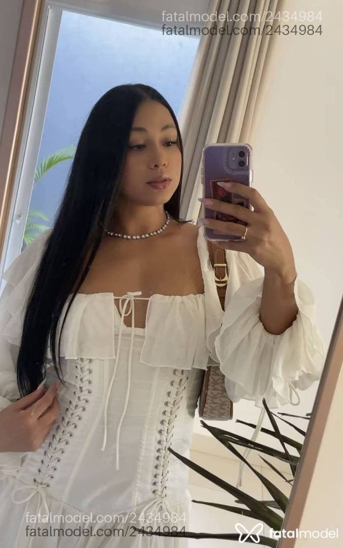 Acompanhante mulher com cabelo castanho de olhos castanhos em Uberlândia - Alicia