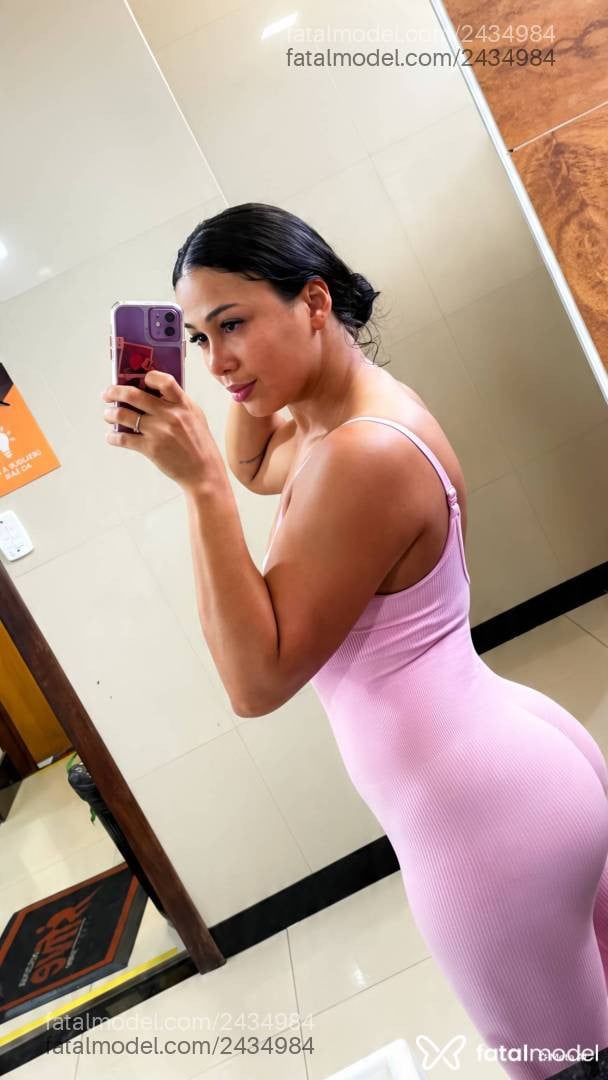 Acompanhante mulher com cabelo castanho de olhos castanhos - Alicia