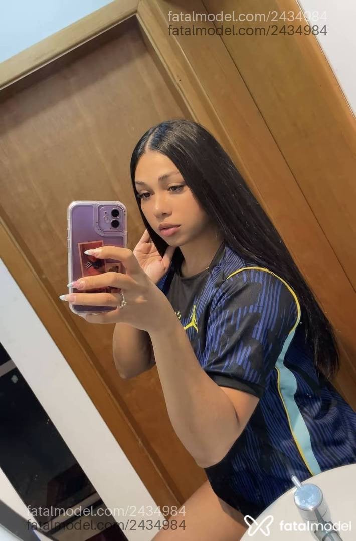 Acompanhante mulher com cabelo castanho de olhos castanhos em Uberlândia - Alicia