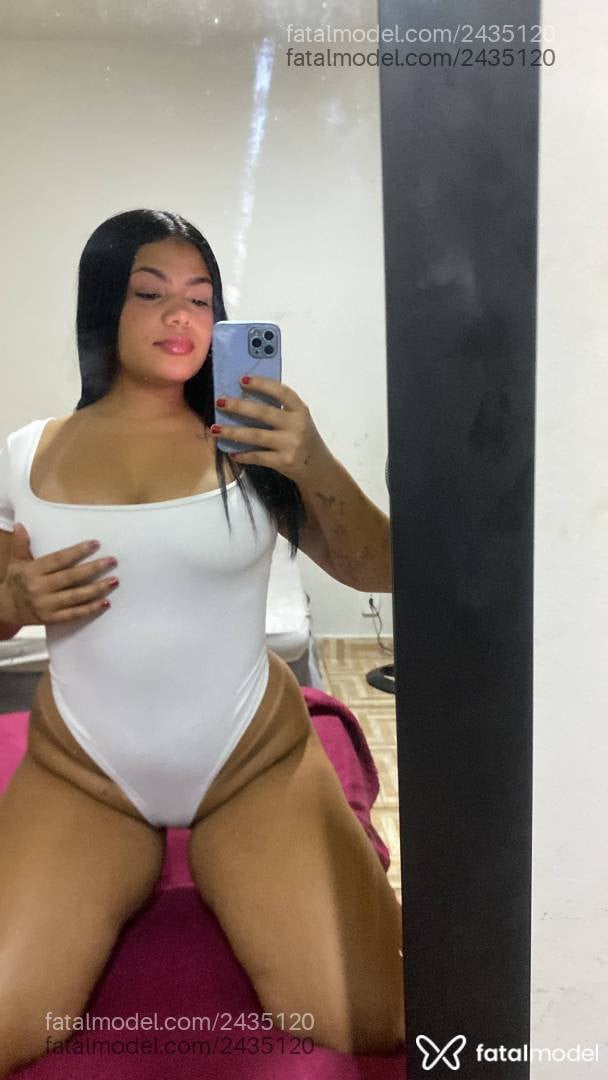 Acompanhante mulher morena (o) de olhos castanhos - Rosa