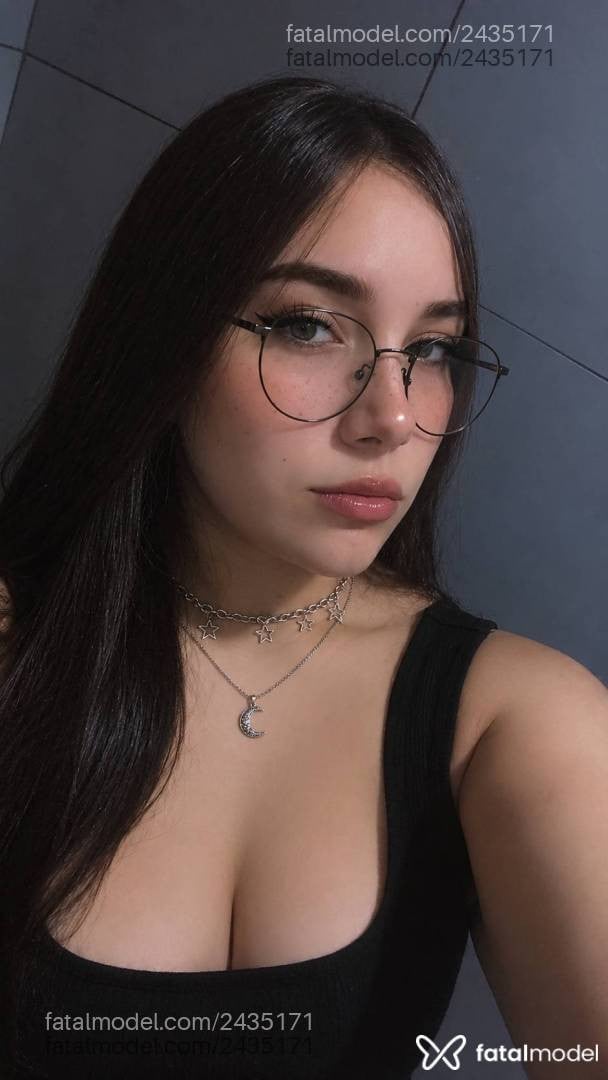 Acompanhante mulher morena (o) de olhos pretos - Maria Eduarda