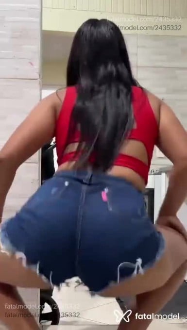 Acompanhante mulher com cabelo castanho de olhos pretos em Florianópolis - Camila