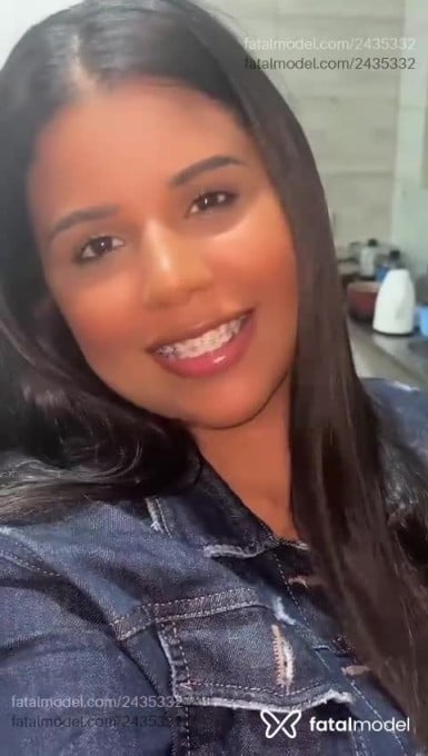 Acompanhante mulher com cabelo castanho de olhos pretos em Florianópolis - Camila