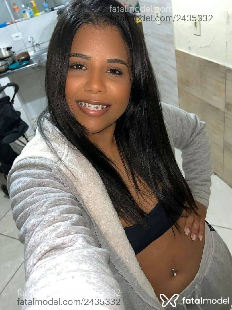 Acompanhante mulher com cabelo castanho de olhos pretos em Florianópolis - Camila