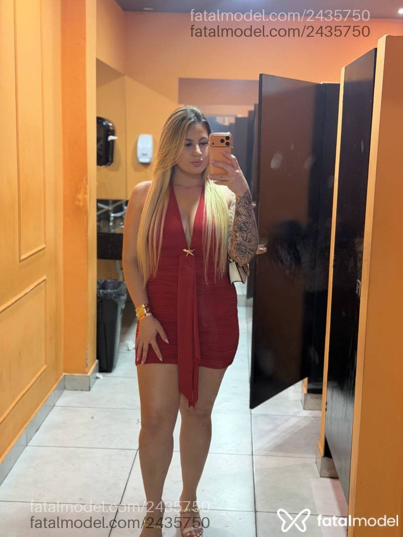 Acompanhante mulher loira (o) de olhos castanhos - Nick