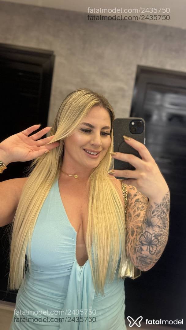 Acompanhante mulher loira (o) de olhos castanhos - Nick
