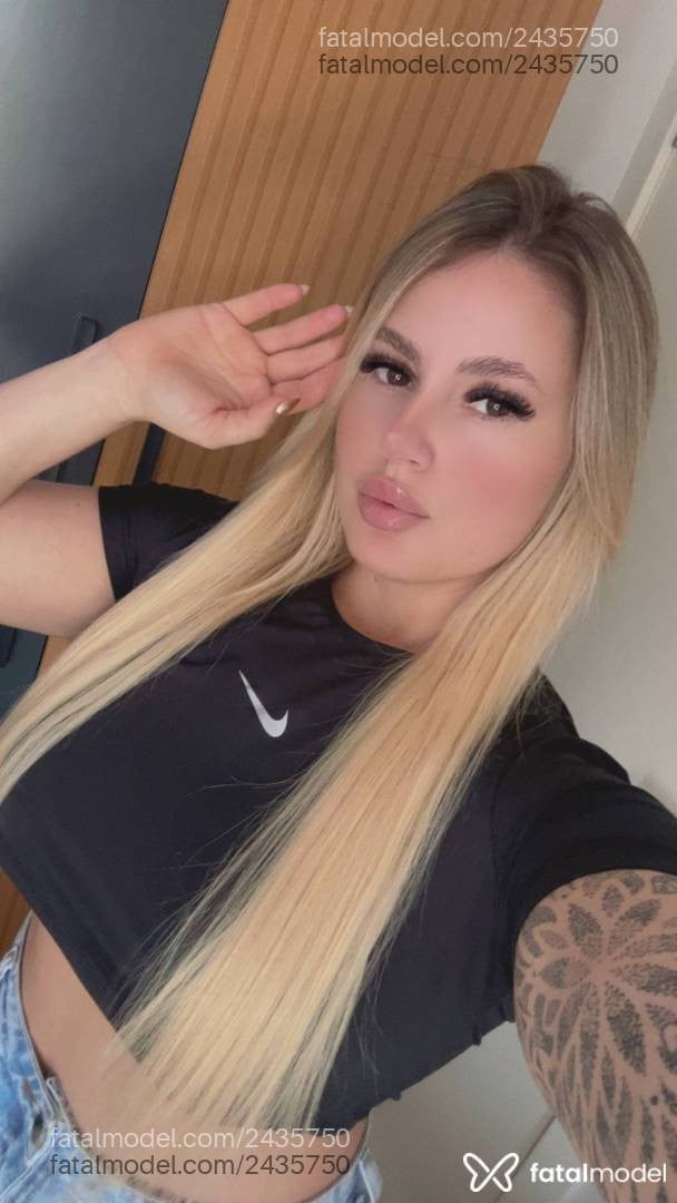 Acompanhante mulher loira (o) de olhos castanhos - Nick