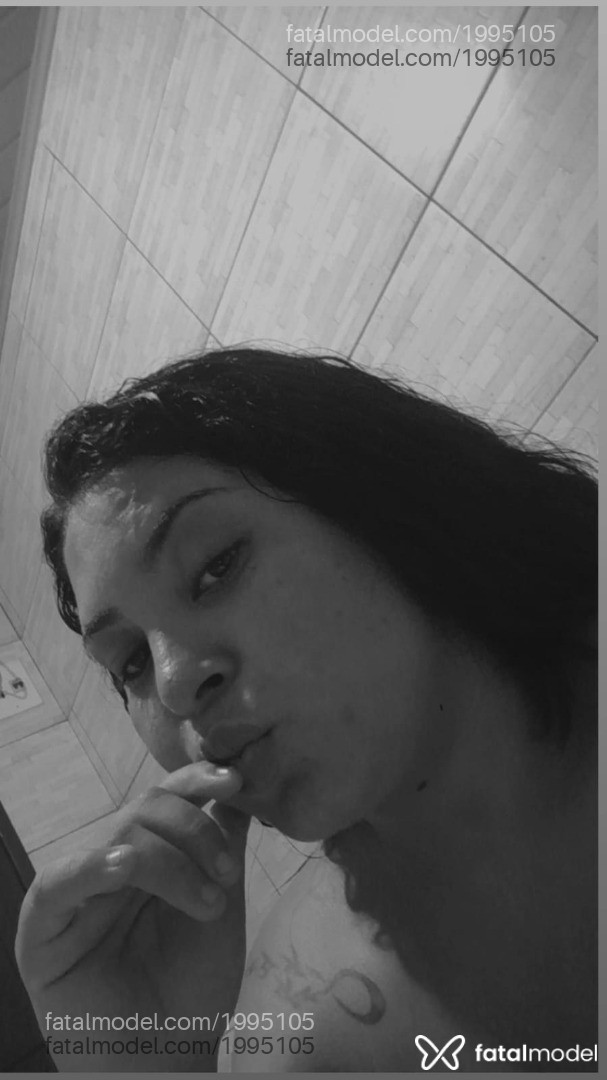 Acompanhante mulher com cabelo castanho de olhos castanhos - Valentina