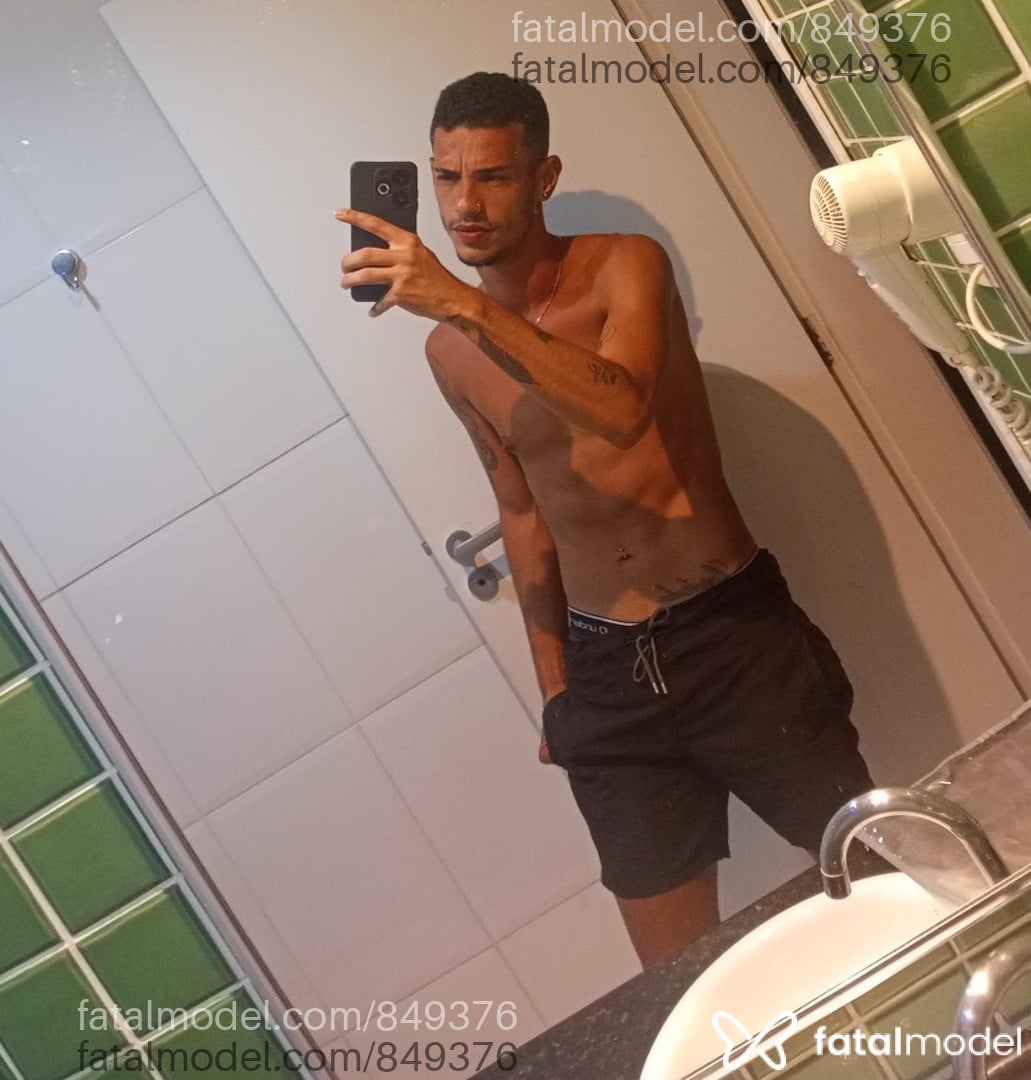 Acompanhante homem morena (o) de olhos pretos - Rafael Oliveira Acompanhante homem morena (o) de olhos pretos - Rafael Oliveira