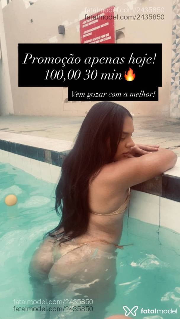 Acompanhante mulher trans com cabelo castanho de olhos castanhos - Gabriela Angell