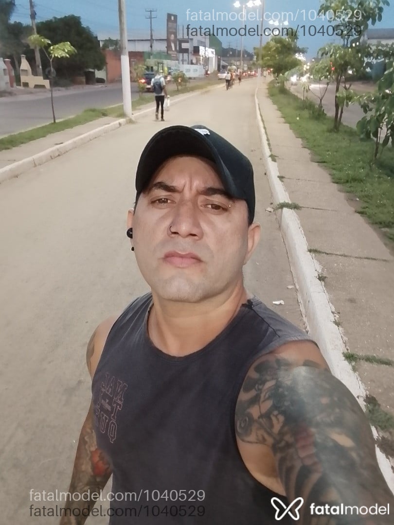 Acompanhante homem com cabelo castanho de olhos castanhos - Anjinhogato Acompanhante homem com cabelo castanho de olhos castanhos - Anjinhogato