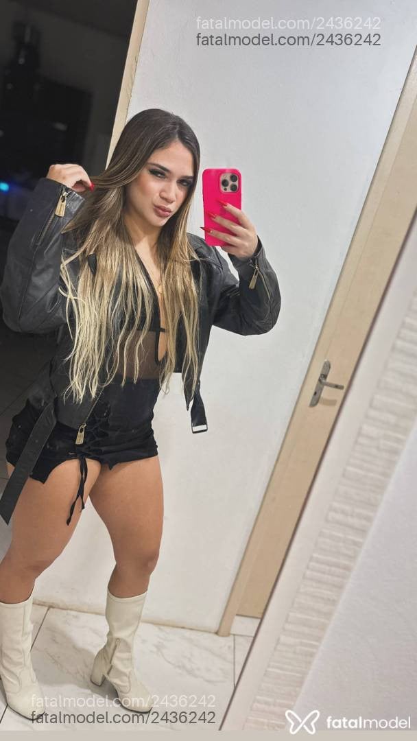 Acompanhante mulher morena (o) de olhos mel - Dani