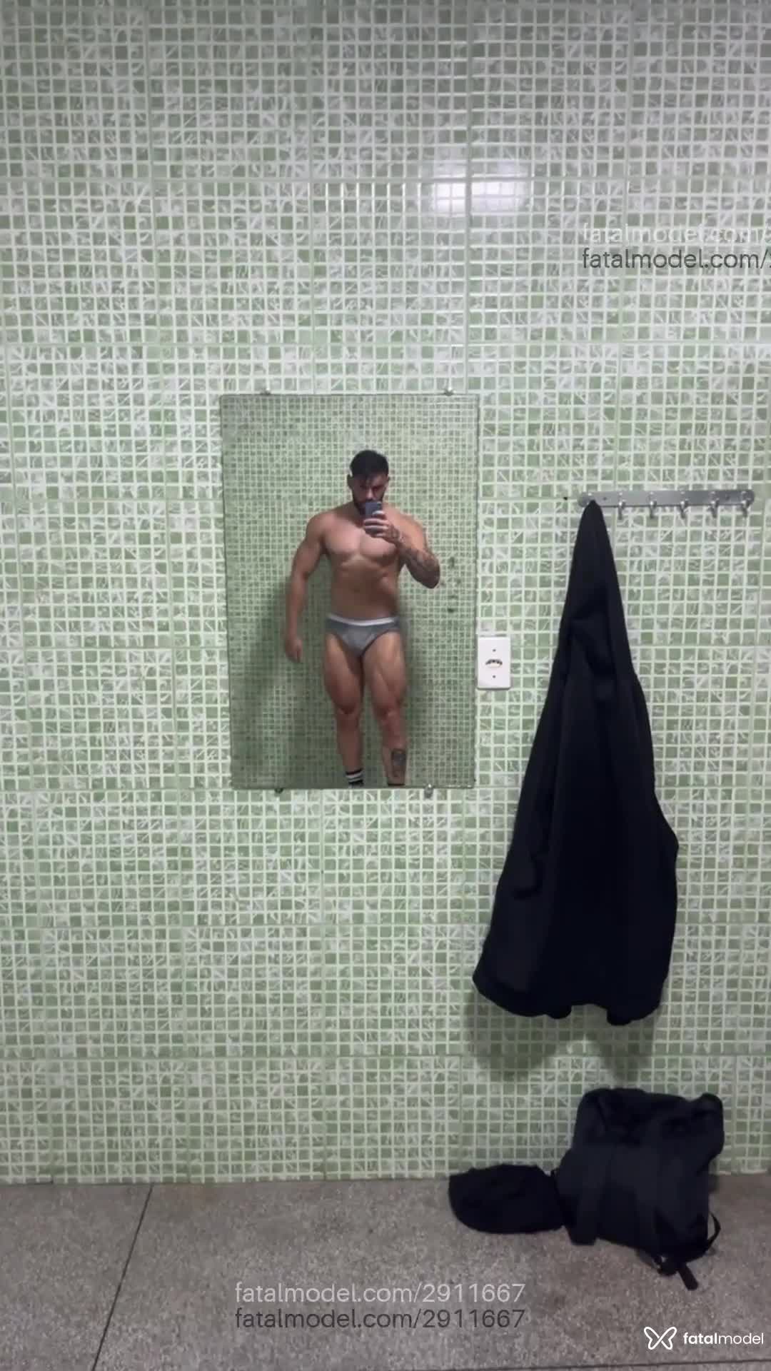 Acompanhante homem morena (o) de olhos castanhos em Curitiba - Caio Moretti