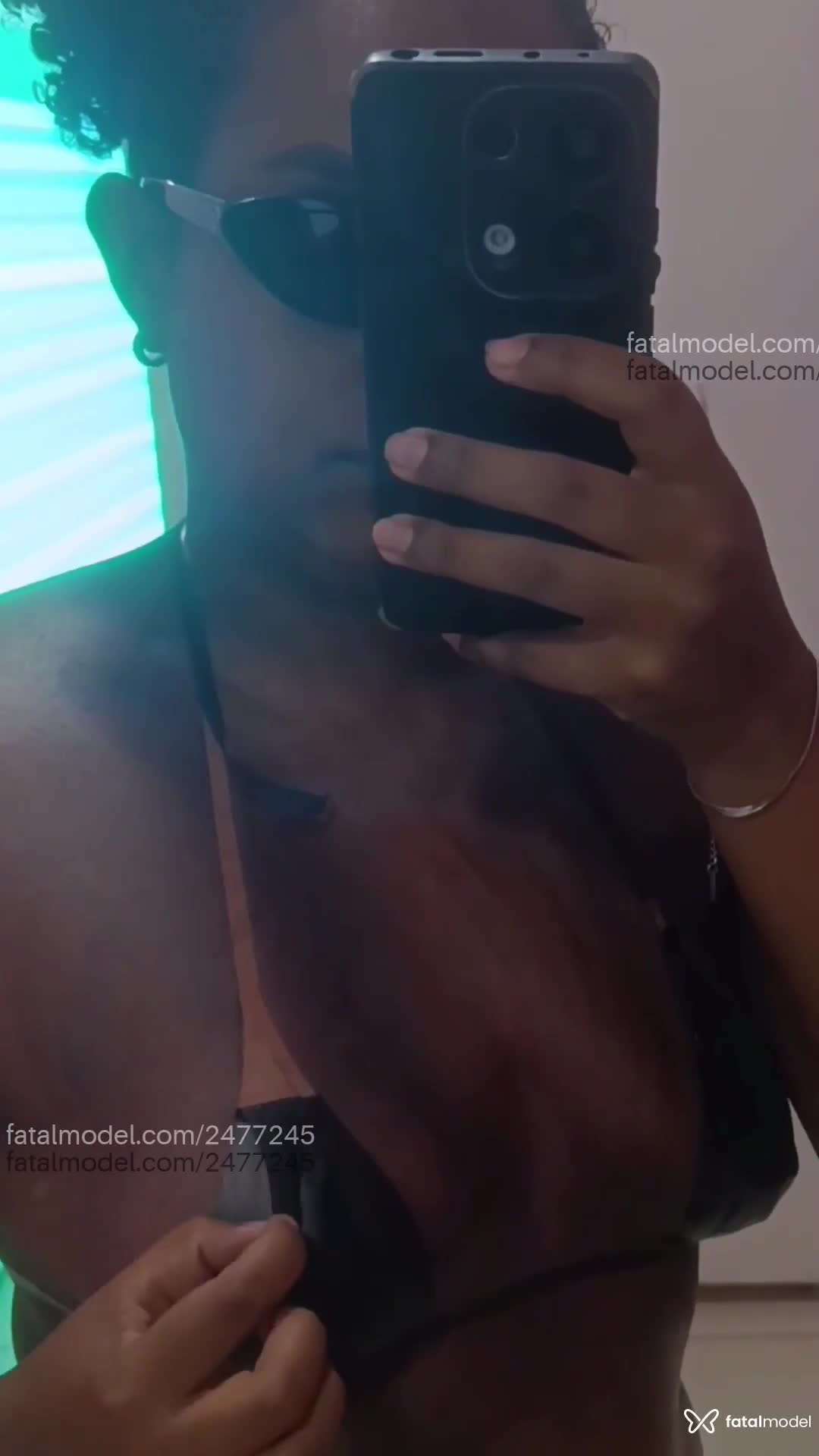 Acompanhante mulher morena (o) de olhos pretos - Ariel
