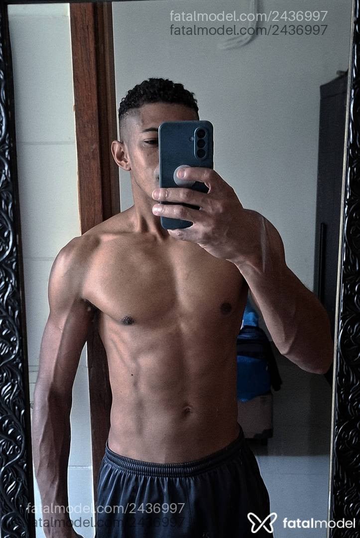 Acompanhante homem morena (o) de olhos pretos - David
