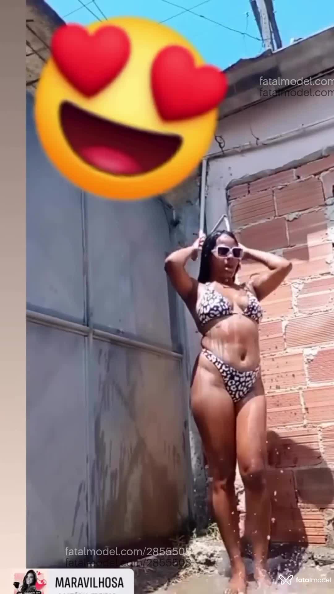 Acompanhante mulher com cabelo castanho de olhos pretos em Virtual - Gaby